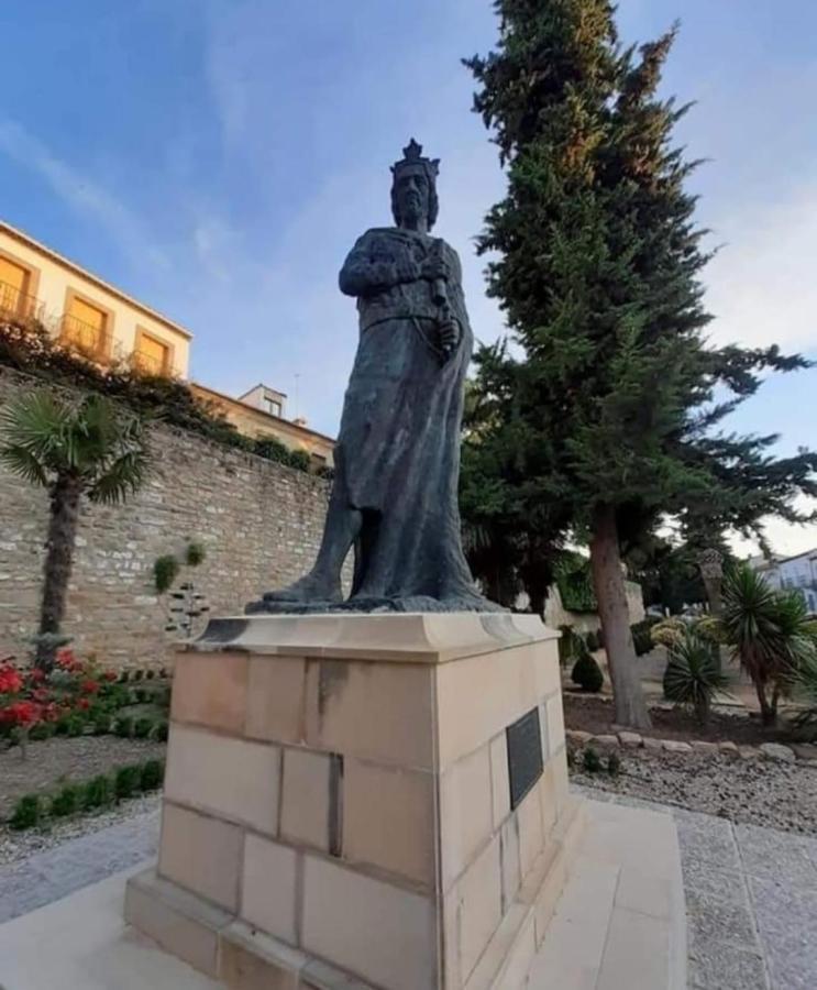 Apartamentos Fernando III El Santo Баеза Екстериор снимка